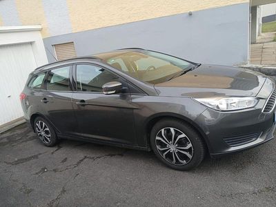 Gebraucht Ford Focus 120 PS (88 kW) 2015 Grau Limousine