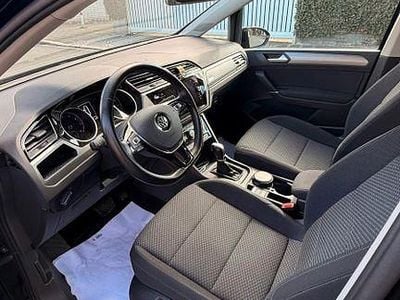 Gebraucht VW Touran Comfortline 150 PS (110 kW) 2019 Schwarz Van / Kleinbus