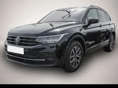 Gebraucht VW Tiguan Life 150 PS (110 kW) 2023 Schwarz SUV