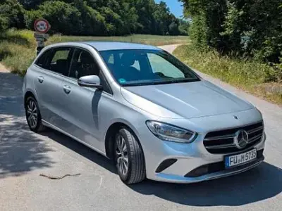 Gebraucht Mercedes B180 116 PS (85 kW) 2020 Silber Kleinwagen