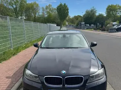 Gebraucht BMW 320 170 PS (125 kW) 2010 Schwarz Limousine