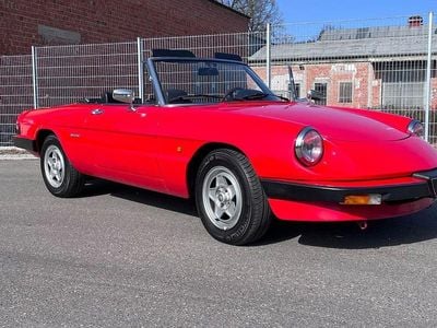 Gebraucht Alfa Romeo Spider 126 PS (92 kW) 1985 Rot Cabrio