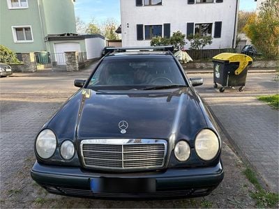 Gebraucht Mercedes E240 170 PS (125 kW) 1999 Schwarz Kombi