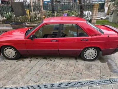 Gebraucht Mercedes 190 120 PS (88 kW) 1988 Rot Limousine