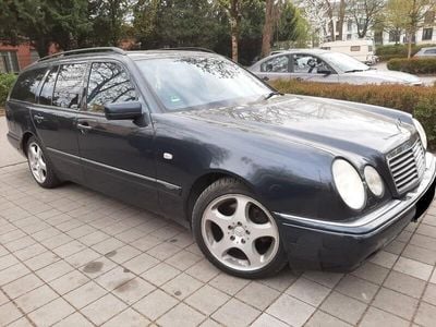 Mercedes E320