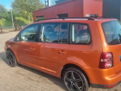 Gebraucht VW Touran 140 PS (102 kW) 2009 Rot Van / Kleinbus
