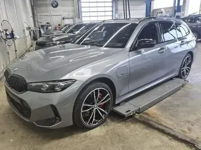 Gebraucht BMW 330e M Sport 292 PS (214 kW) 2022 Grau Kombi