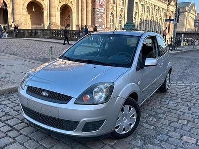 Gebraucht Ford Fiesta 82 PS (60 kW) 2007 Silber Kleinwagen
