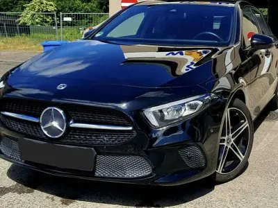 Gebraucht Mercedes A200 Advanced 163 PS (119 kW) 2021 Schwarz Limousine