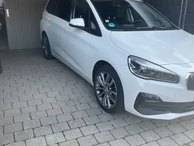 Gebraucht BMW 218 Gran Tourer Advantage 140 PS (102 kW) 2021 Weiß Van / Kleinbus