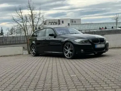 Gebraucht BMW 320 177 PS (130 kW) 2009 Schwarz Kombi