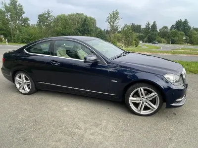Gebraucht Mercedes C220 170 PS (125 kW) 2012 Blau Coupé