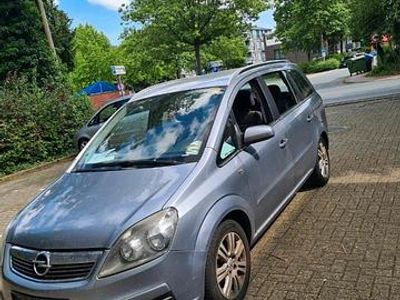 Silber Gebraucht 2006 Opel Zafira Van / Kleinbus | 3.100 € (Teuer)