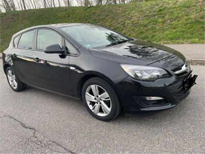 gebraucht Opel Astra 1.4 mit 120PS, 95,800km, Fahrrad Träger zum Verkauf