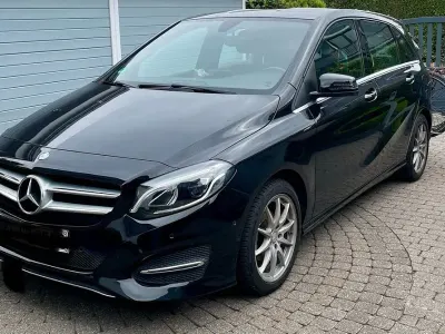 Gebraucht Mercedes B180 Urban 109 PS (80 kW) 2015 Schwarz Kleinwagen