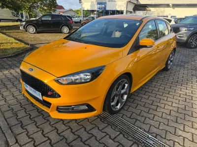 Gebraucht Ford Focus ST 250 PS (183 kW) 2015 Gelb Limousine