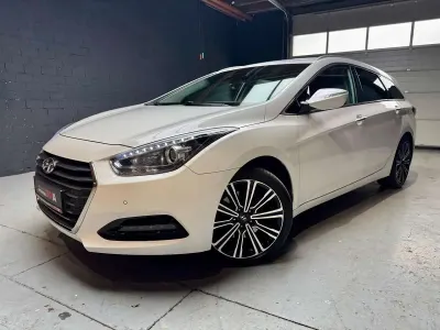 Gebraucht Hyundai i40 Style 141 PS (103 kW) 2018 White crystal / mic Kombi