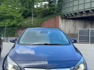 Gebraucht Opel Astra 87 PS (63 kW) 2011 Blau Limousine