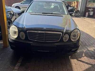 Mercedes E200