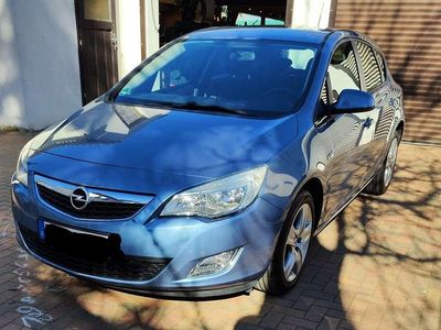 Gebraucht Opel Astra Edition 140 PS (102 kW) 2010 Blau Kleinwagen