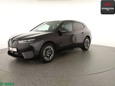 Gebraucht BMW iX Sport Line 239 kW (326 PS) 2022 Sophistograu brillanteffektlli SUV