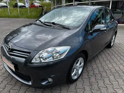 Gebraucht Toyota Auris Edition 132 PS (97 kW) 2011 Grau Kleinwagen