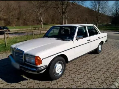 Gebraucht Mercedes 230 136 PS (100 kW) 1982 Weiß Limousine