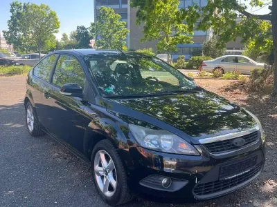 Begagnad Ford Focus Viva 101 HK (74 kW) 2010 Svart Sedan