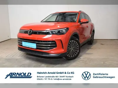 Gebraucht VW Tiguan Elegance 193 PS (141 kW) 2024 Persimmon red metallic SUV
