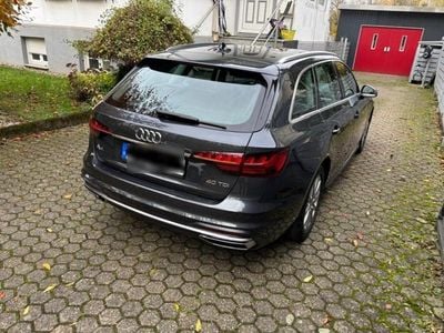 Grau Gebraucht 2021 Audi A4 Kombi | 26.000 €