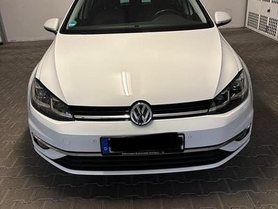 Weiß Gebraucht 2020 VW Golf VII Highline Limousine | 21.450 € (Fairer Preis)