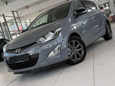 Grau Gebraucht 2014 Hyundai i20 Classic Limousine | 6.991 € (Etwas zu teuer)