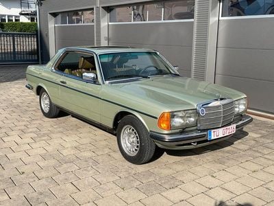 Gebraucht Mercedes 280 177 PS (130 kW) 1977 Grün Limousine