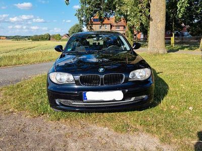 Gebraucht BMW 116 122 PS (89 kW) 2010 Schwarz Kleinwagen