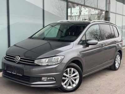 Grau Gebraucht 2016 VW Touran Van / Kleinbus | 14.400 € (Etwas zu teuer)