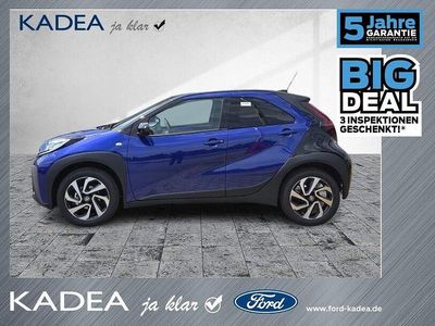 Neu Toyota Aygo Business Edition 72 PS (52 kW) 2025 Urban khaki (6x3)/ black mica Kleinwagen