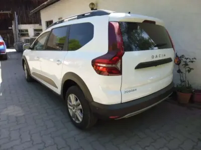 Neu Dacia Jogger Essentiel 120 PS (88 kW) 2026 Arktisweiss und andere Van / Kleinbus
