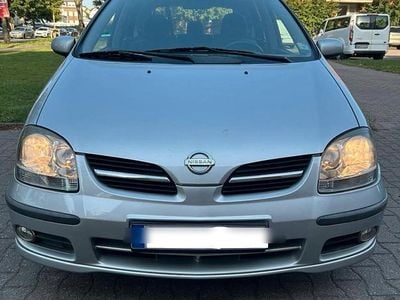Nissan Almera Tino