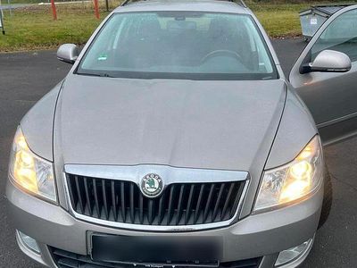 Gold Gebraucht 2009 Skoda Octavia Kombi | 5.500 € (Etwas zu teuer)