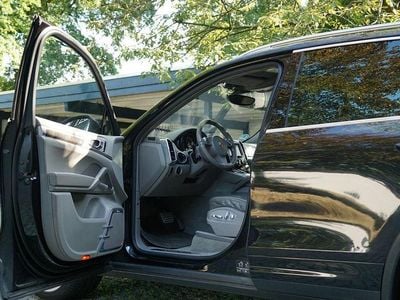 Second-hand Porsche Cayenne Turbo 500 CP (367 kW) 2010 Negru SUV