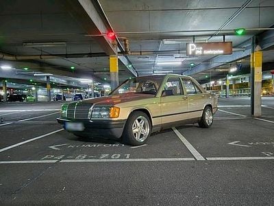 Gebraucht Mercedes 190 113 PS (83 kW) 1985 Silber Limousine