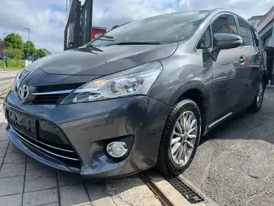 Gebraucht Toyota Verso Edition-S 147 PS (108 kW) 2017 Grau Van / Kleinbus