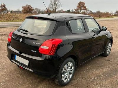 Gebraucht Suzuki Swift Club 83 PS (61 kW) 2021 Schwarz Kleinwagen