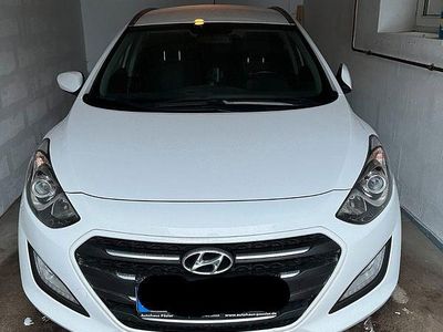 Gebraucht Hyundai i30 120 PS (88 kW) 2016 Weiß Kombi