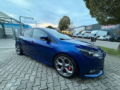 Usata Ford Focus ST 250 CV (183 kW) 2018 Blu Berlina
