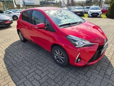 Gebraucht Toyota Yaris Plus 111 PS (81 kW) 2017 Vulcanorot Kleinwagen
