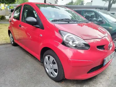 Gebraucht Toyota Aygo Basis 68 PS (50 kW) 2007 Rot Kleinwagen