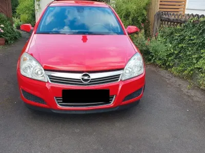 Gebraucht Opel Astra Edition 116 PS (85 kW) 2009 Rot Kombi