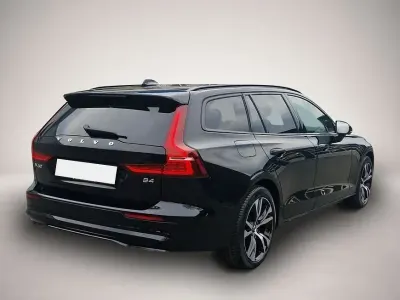 Gebraucht Volvo V60 Plus 197 PS (144 kW) 2025 Schwarz Kombi