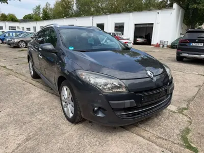 Gebraucht Renault Mégane GrandTour Luxe 131 PS (96 kW) 2010 Grau eclipse Kombi